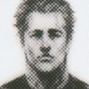 Retrato de un recluta de Mother Base, de pelo claro peinado hacia atrás