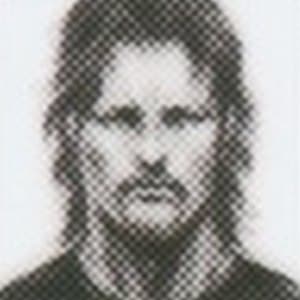 Retrato de un recluta de Mother Base, de melena y bigote poblado