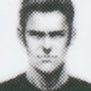 Retrato de un recluta de Mother Base, de pelo corto y oscuro