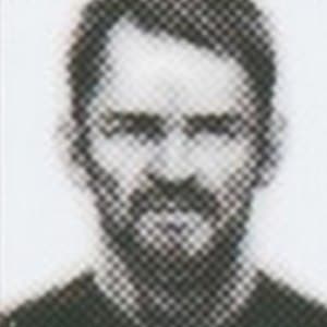 Retrato de un recluta de Mother Base, con barba cerrada