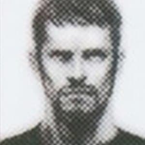 Retrato de un recluta de Mother Base, con barba corta y oscura