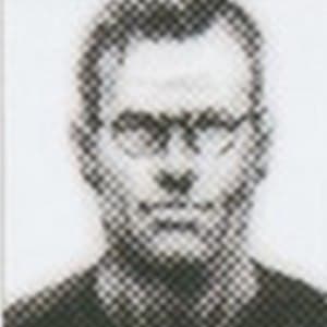 Retrato de un recluta de Mother Base, con gafas de montura fina