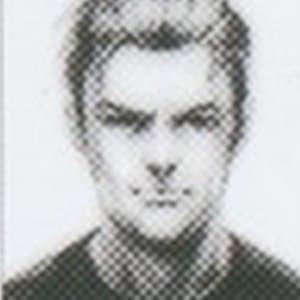Retrato de un recluta de Mother Base, de pelo corto y mentón marcado